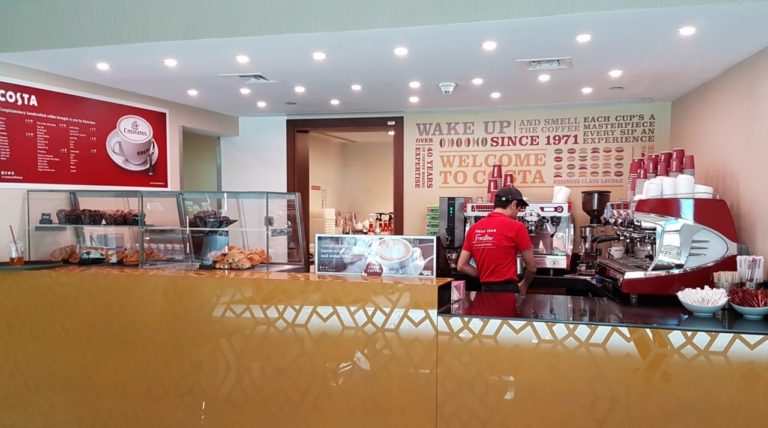 emirates-business-class-lounge-dubai-review-passport-palmtree