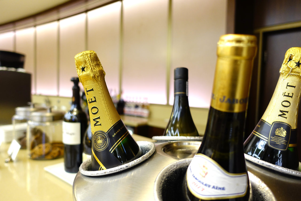 Emirates champagne lounge